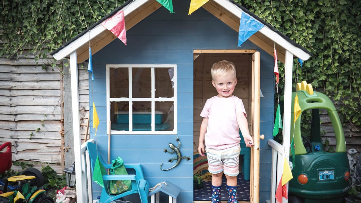 Bygga en budgetvänlig lekstuga till barnen i trädgården